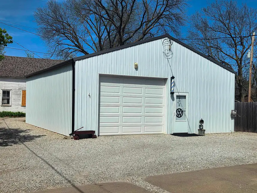 600 E 2nd, Newton, KS 67114 - #3