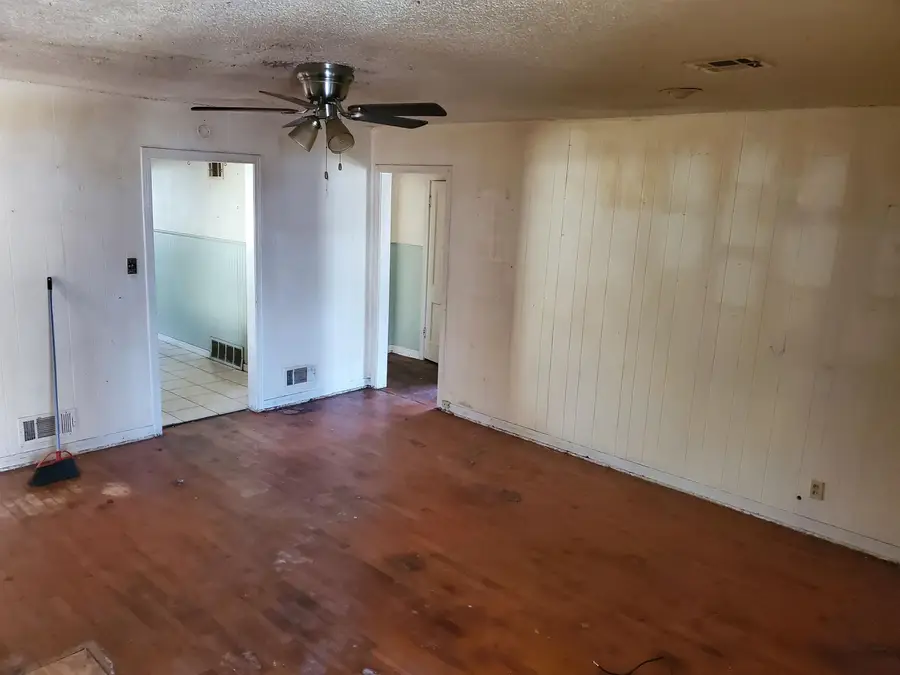 1030 N B, Arkansas City, KS 67005 - #2