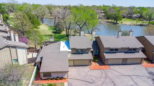 8201 E Harry St #1402, Wichita, KS 67207