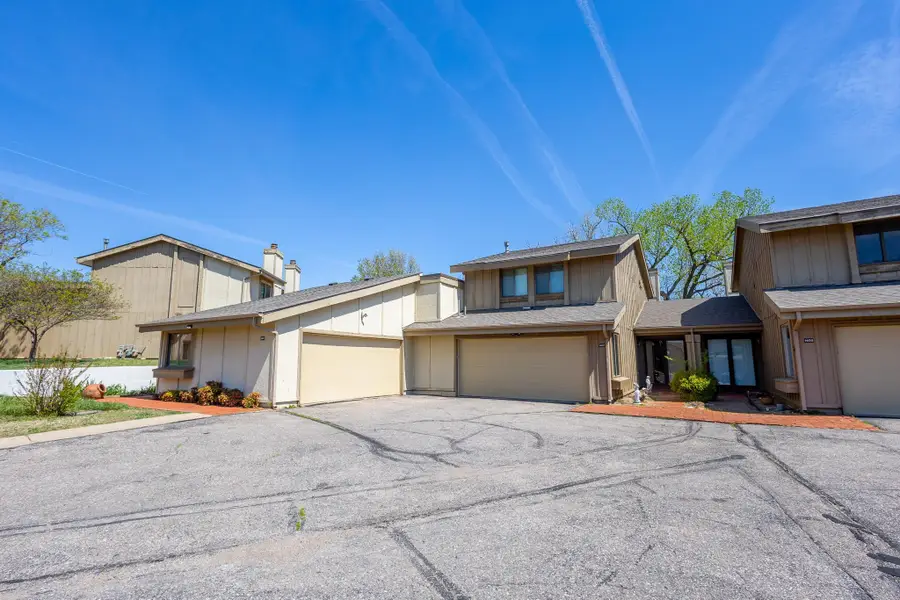 8201 E Harry St #1402, Wichita, KS 67207 - #3