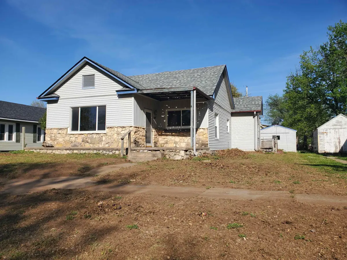 1112 N 4th, Arkansas City, KS 67005 - #1