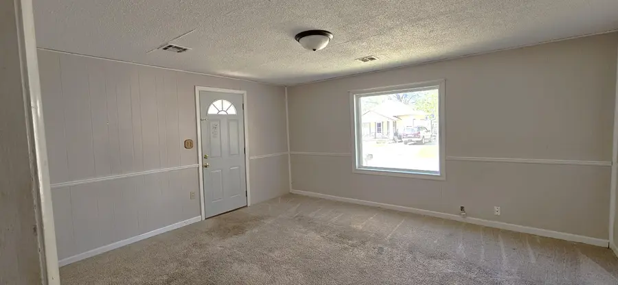 1215 E 3rd Ave, Winfield, KS 67156 - #3