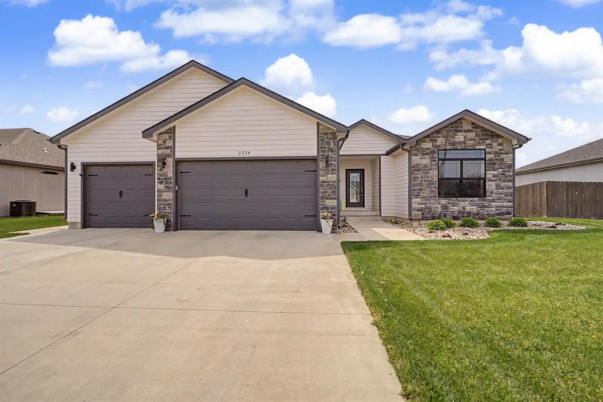 2224 River Trail Rd, Salina, KS 67401 - #1