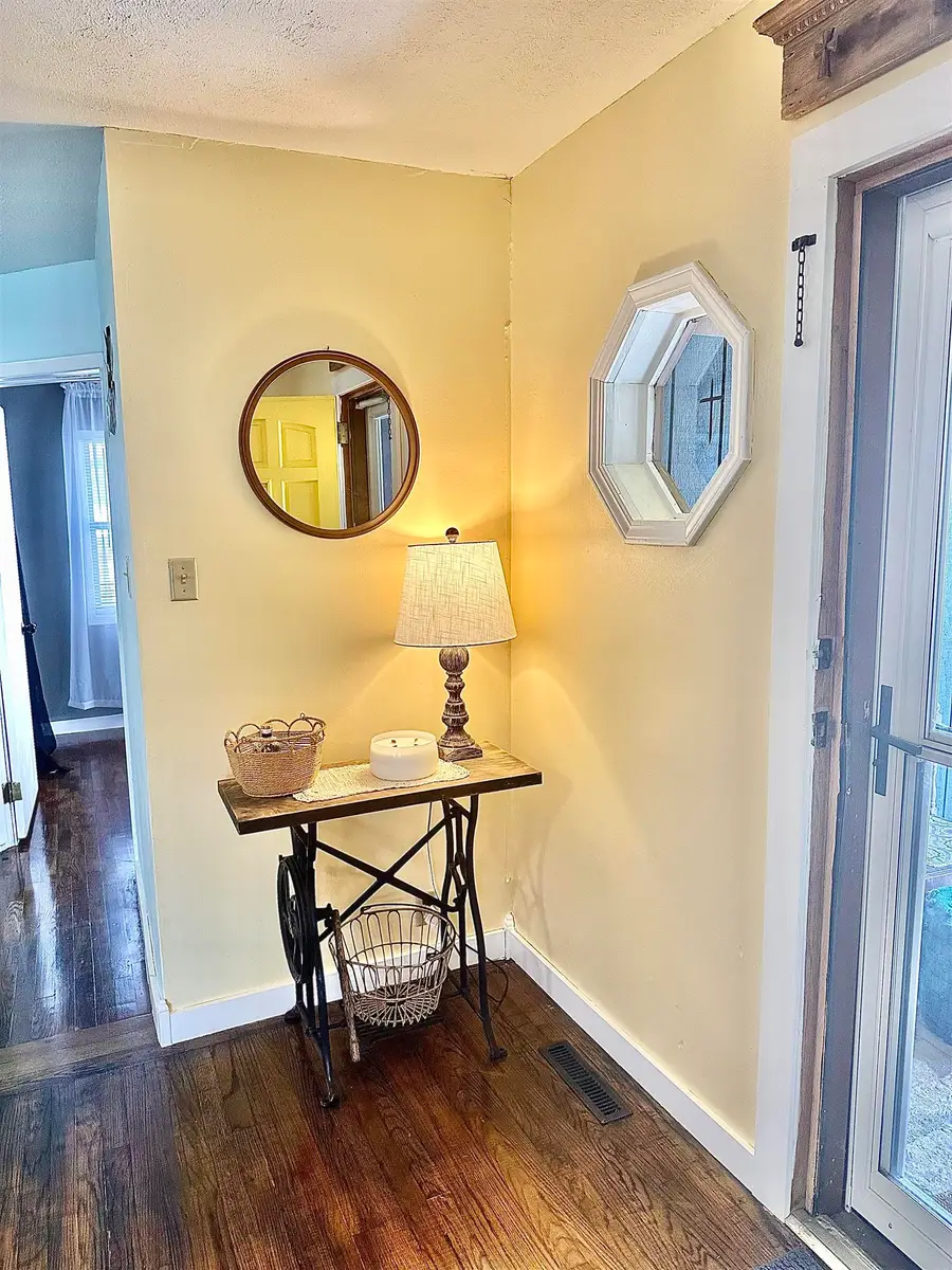 327 Houston St, Winfield, KS 67156 - #3