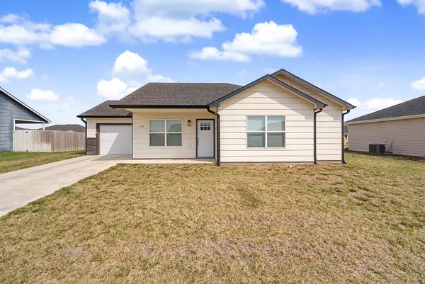 1139 Nautical Dr, Salina, KS 67401
