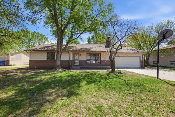 613 E Showalter St, Rose Hill, KS 67133