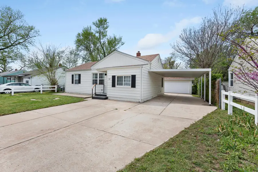 1921 S Ridgewood Dr, Wichita, KS 67218 - #2