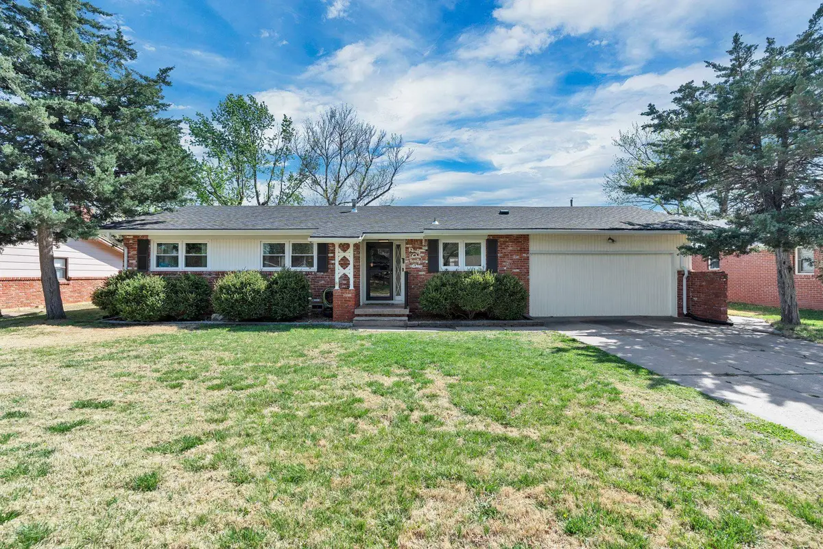 9121 W Hickory Ln, Wichita, KS 67212 - #1