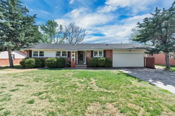 9121 W Hickory Ln, Wichita, KS 67212