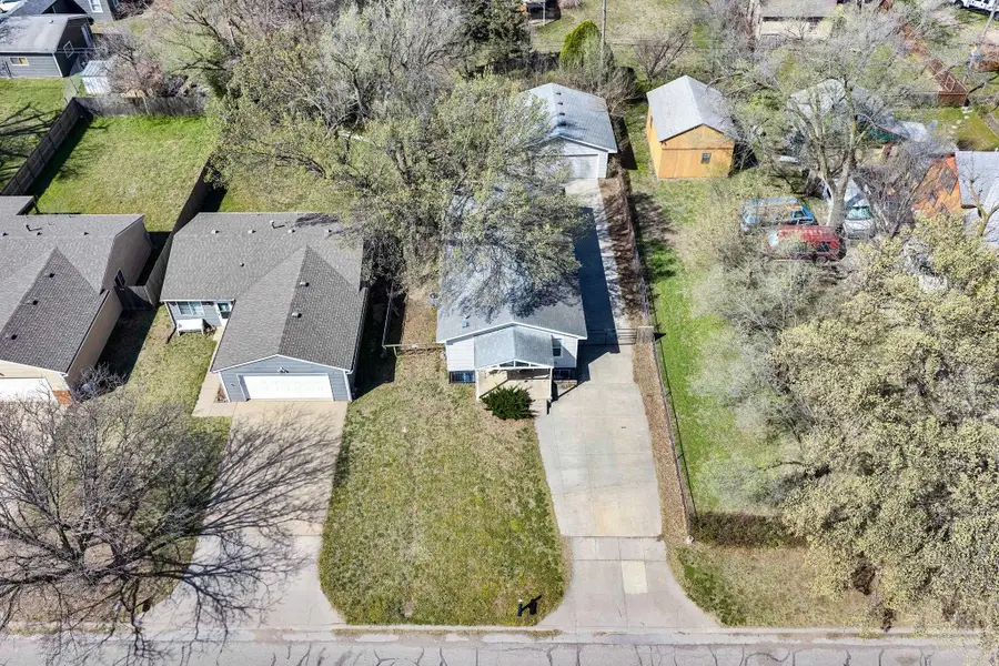 217 N Tracy St, Wichita, KS 67212 - #2