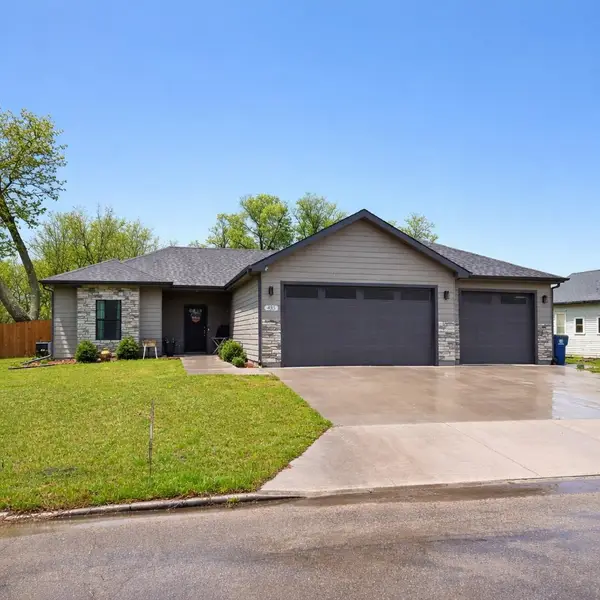 433 W 4th St, Solomon, KS 67480