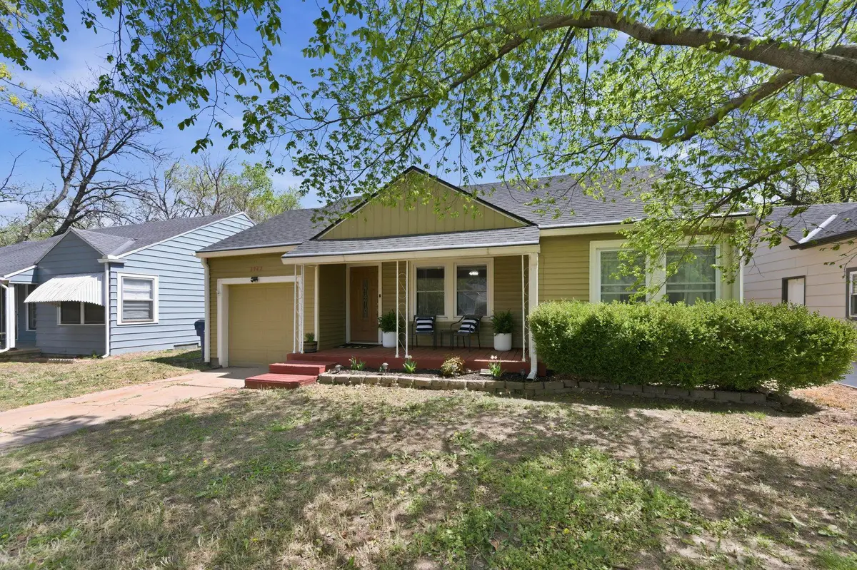 1942 N Woodland Ave, Wichita, KS 67203 - #1