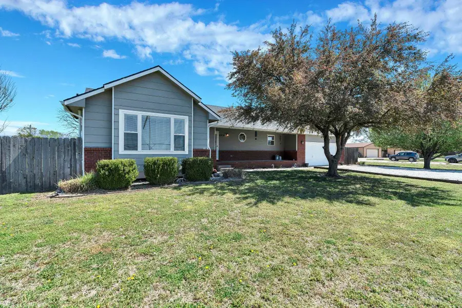 8814 N Ridge Rd, Valley Center, KS 67147 - #2