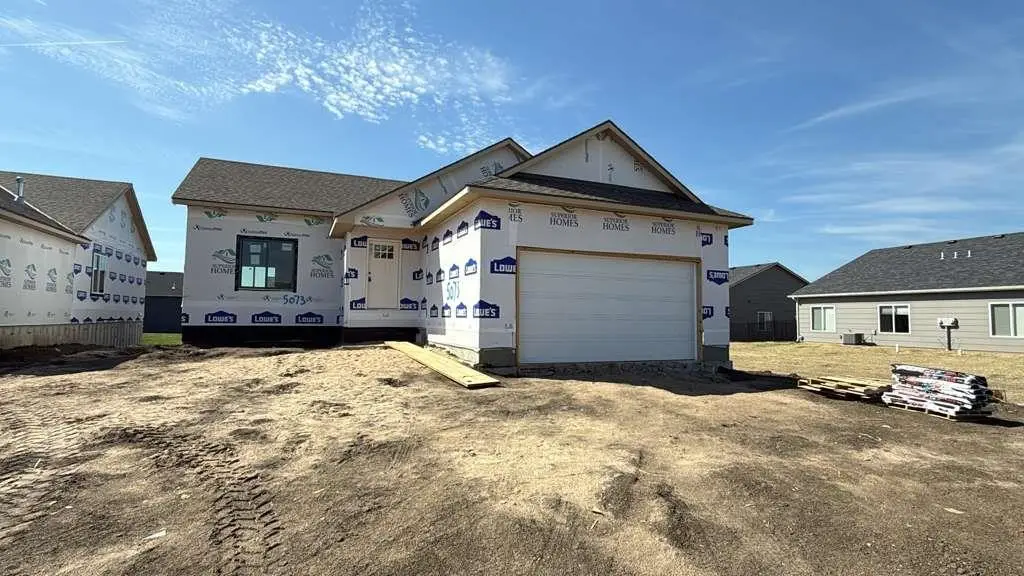 5073 N Toben Dr, Bel Aire, KS 67226 - #1