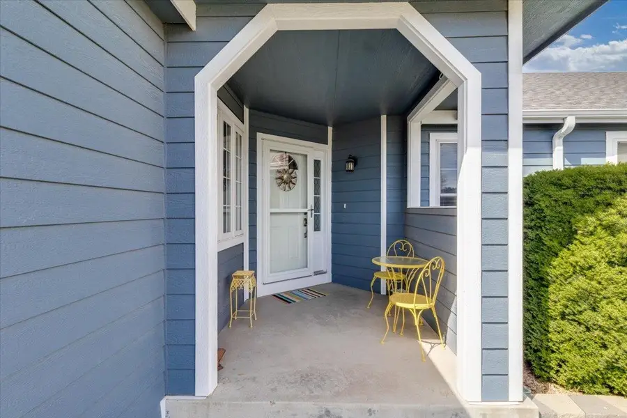 1327 Sierra Dr, Salina, KS 67401 - #2