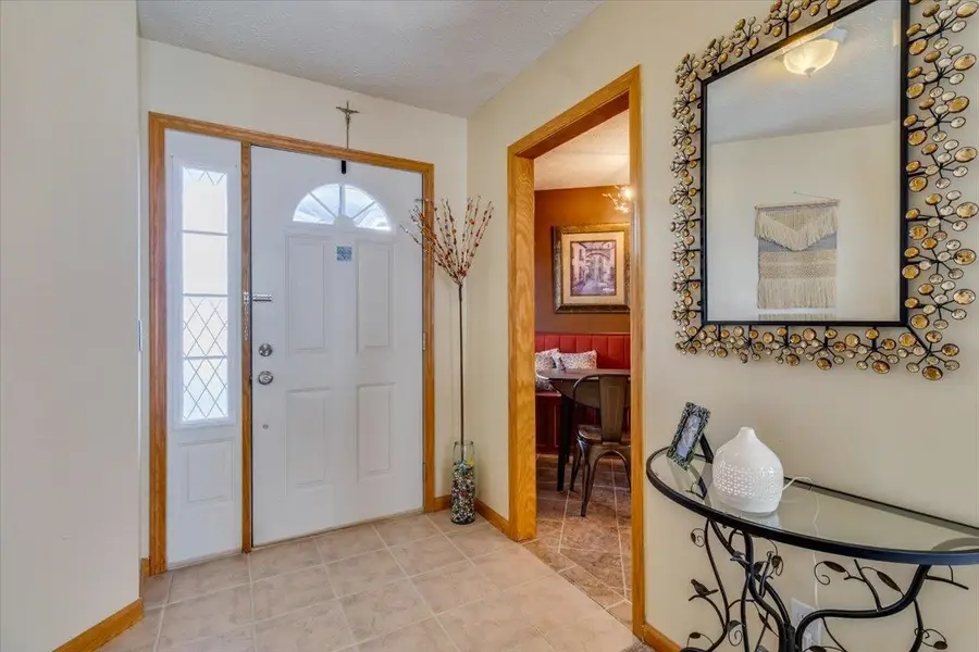 1327 Sierra Dr, Salina, KS 67401 - #3