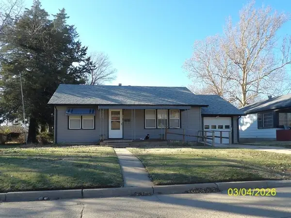 215 S Garfield Ave, Lyons, KS 67554