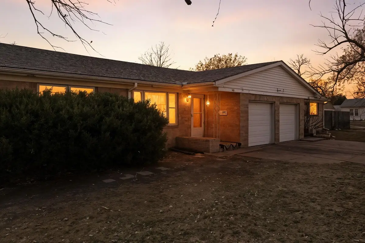 201 W Kinkaid St, Wichita, KS 67213 - #1
