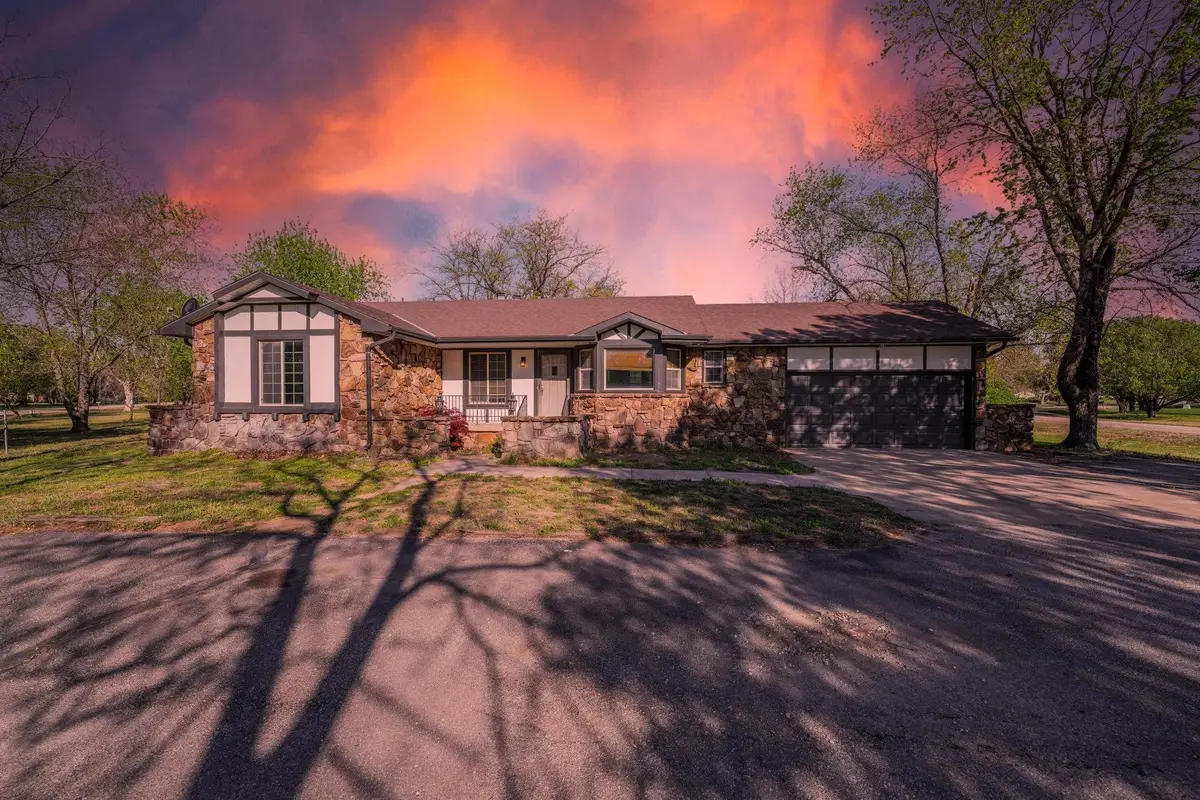 1320 E 84th St S, Haysville, KS 67060 - #1