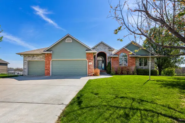 500 N Fiddlers Creek St, Valley Center, KS 67147