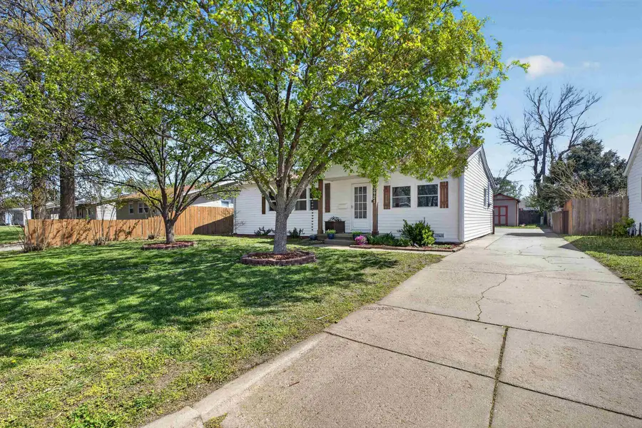 3921 W Westlawn St, Wichita, KS 67203 - #3