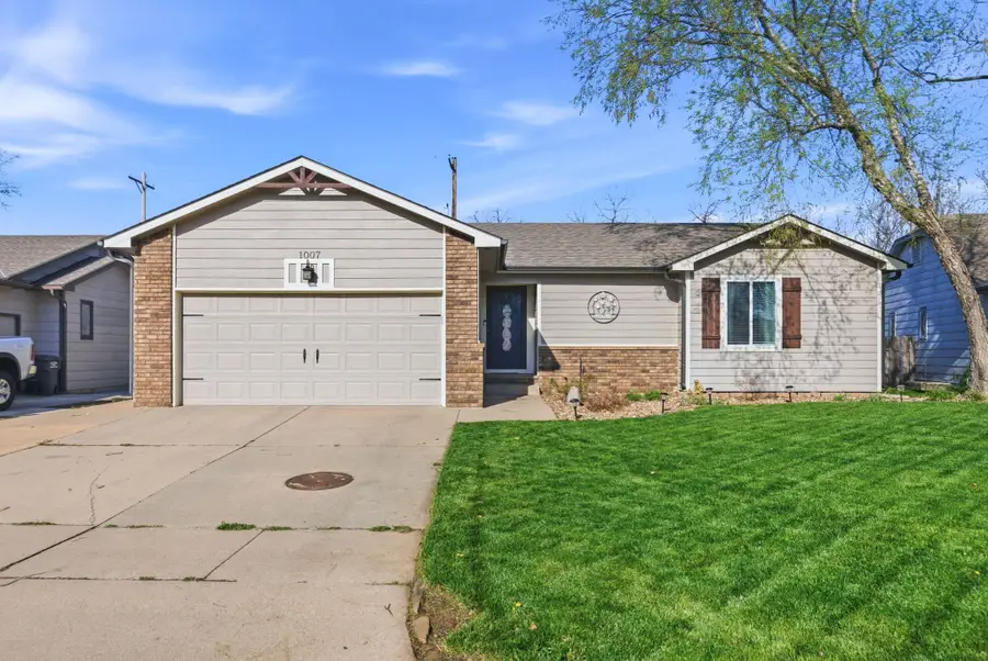 1007 N Pine Grove St, Wichita, KS 67212 - #2