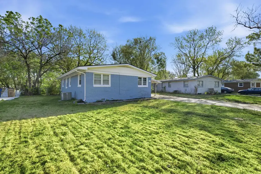 1220 E Beaumont St, Park City, KS 67219 - #2