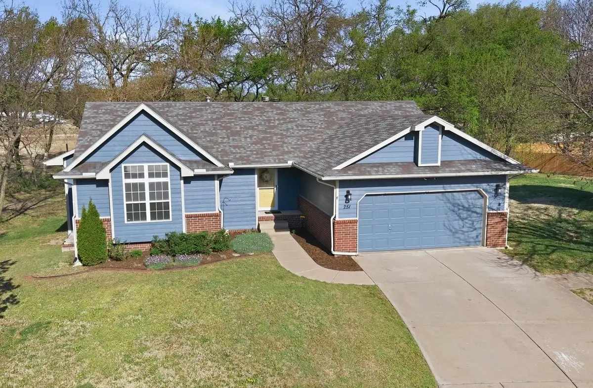 251 N Prairie Creek Ct, Kechi, KS 67067 - #1
