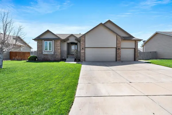 3225 S Bluelake Ct, Wichita, KS 67215-1022