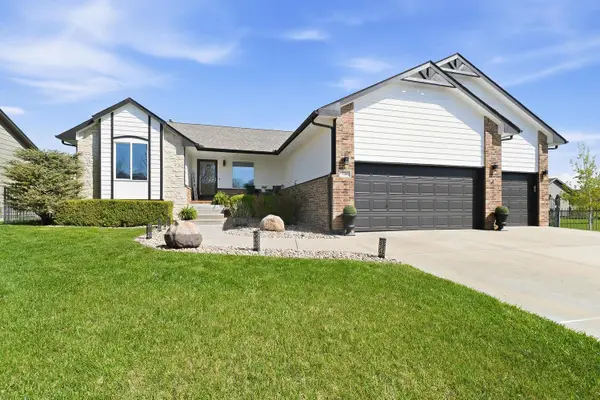 726 Sandstone Ct, Andover, KS 67002