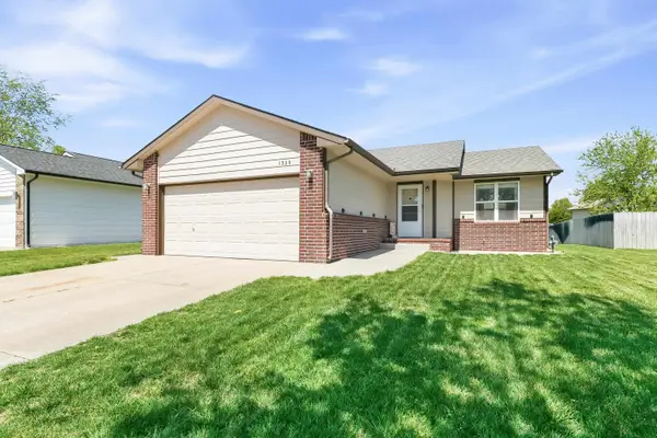 1350 N Aksarben Ct, Wichita, KS 67235