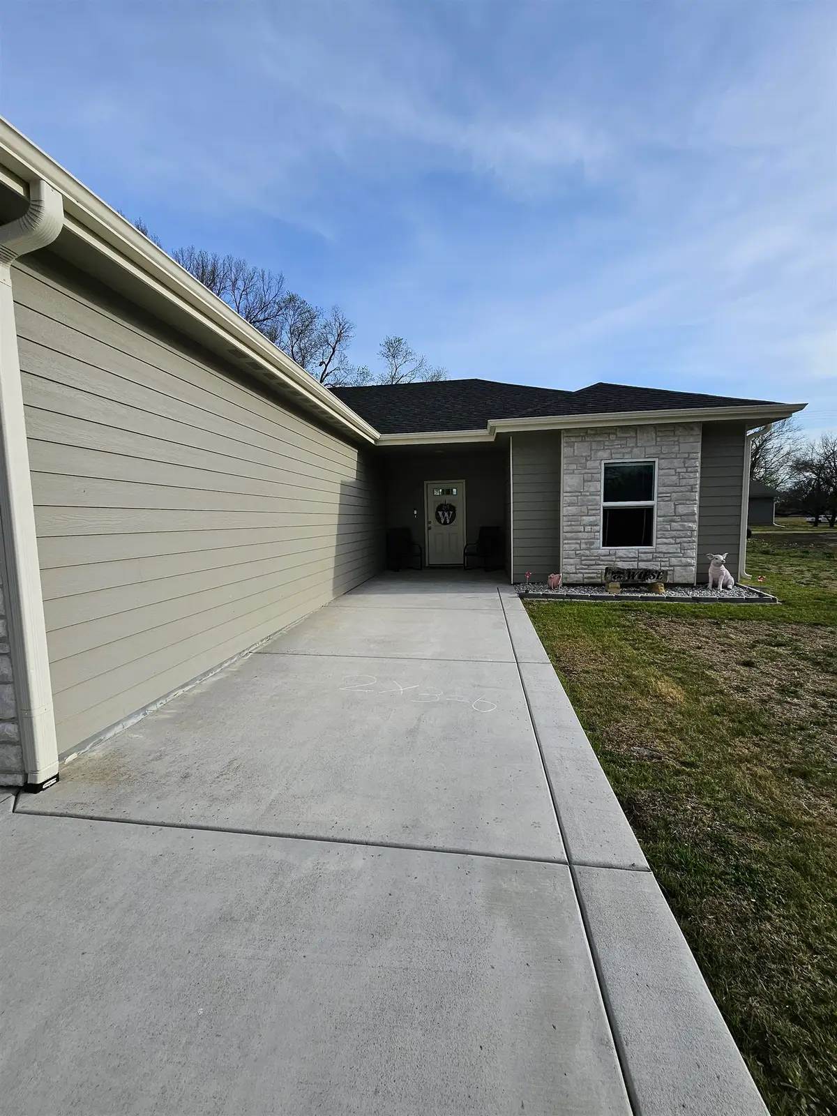 218 E 4th St, Solomon, KS 67480 - #1