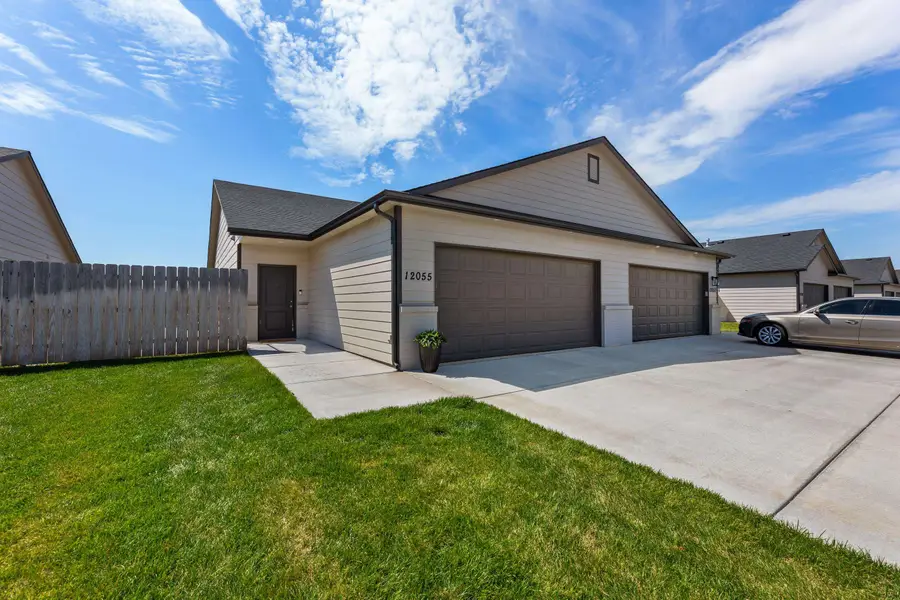 12055 / 12057 W Shadow Lakes St, Wichita, KS 67205-5261 - #3