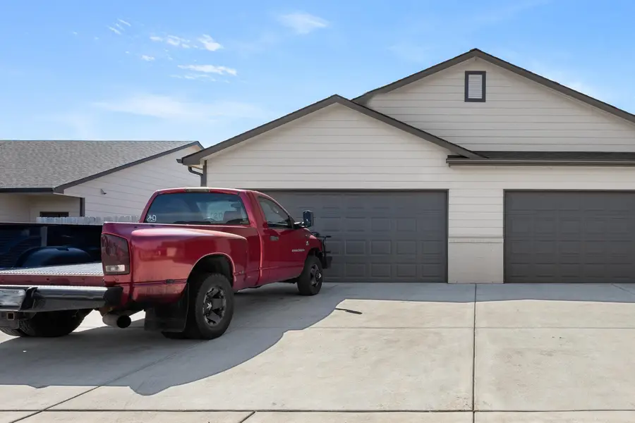 12049 / 12051 W Shadow Lakes St, Wichita, KS 67205-5261 - #2