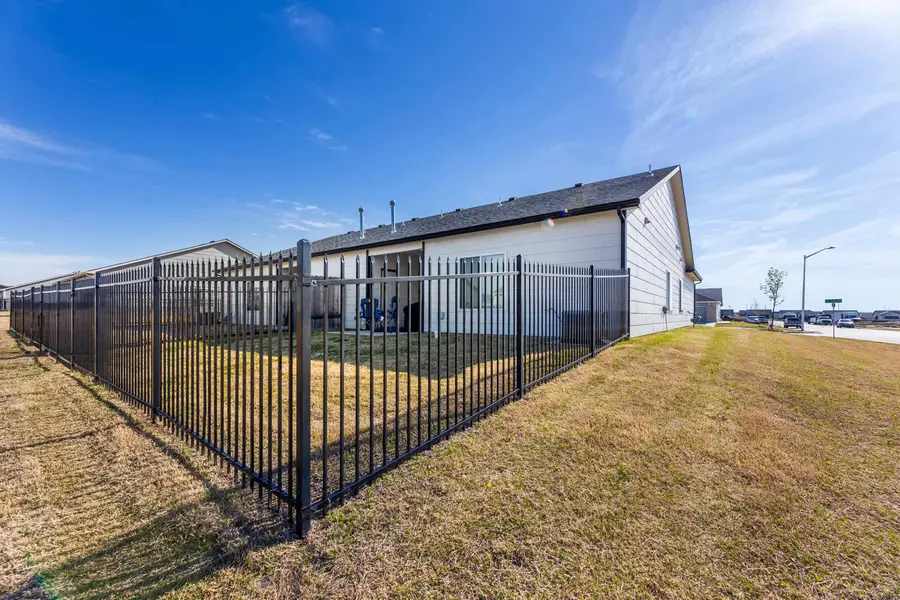 5201/5203 N Cypress St, Wichita, KS 67205-5261 - #2