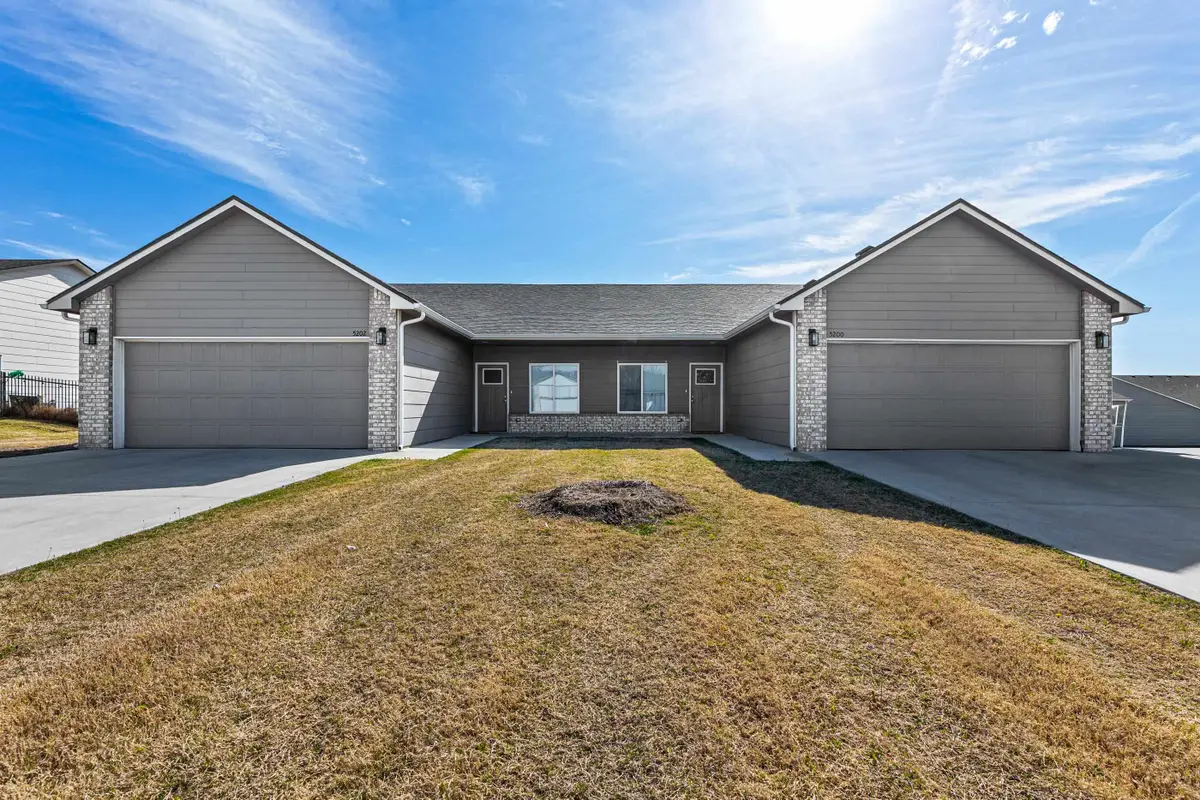 5200/5202 Honey Locust Cir, Bel Aire, KS 67226 - #1