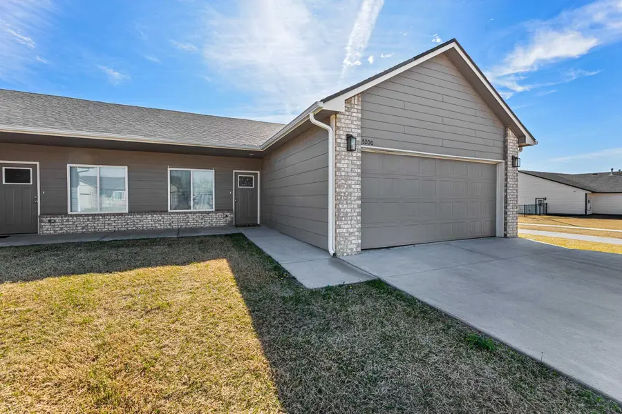 5200/5202 Honey Locust Cir, Bel Aire, KS 67226 - #2
