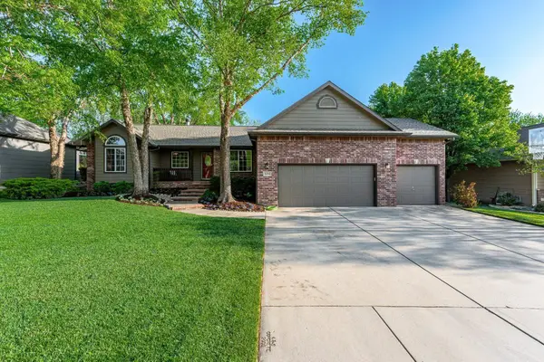 8416 W Shadow Lakes St, Wichita, KS 67205