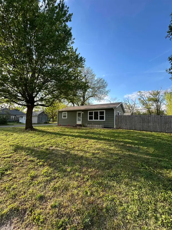 116 W 7th St, Peck, KS 67120