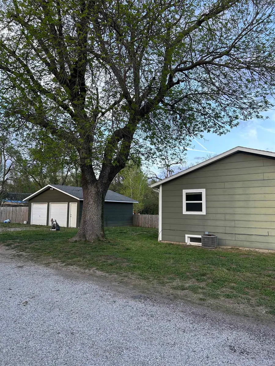 116 W 7th St, Peck, KS 67120 - #2