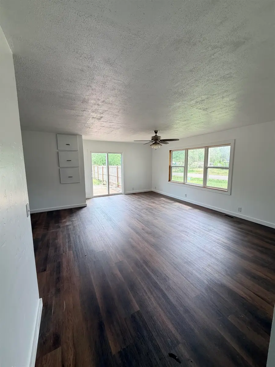 116 W 7th St, Peck, KS 67120 - #3