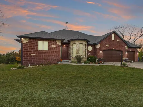 22015 W 101st St N, Mount Hope, KS 67108