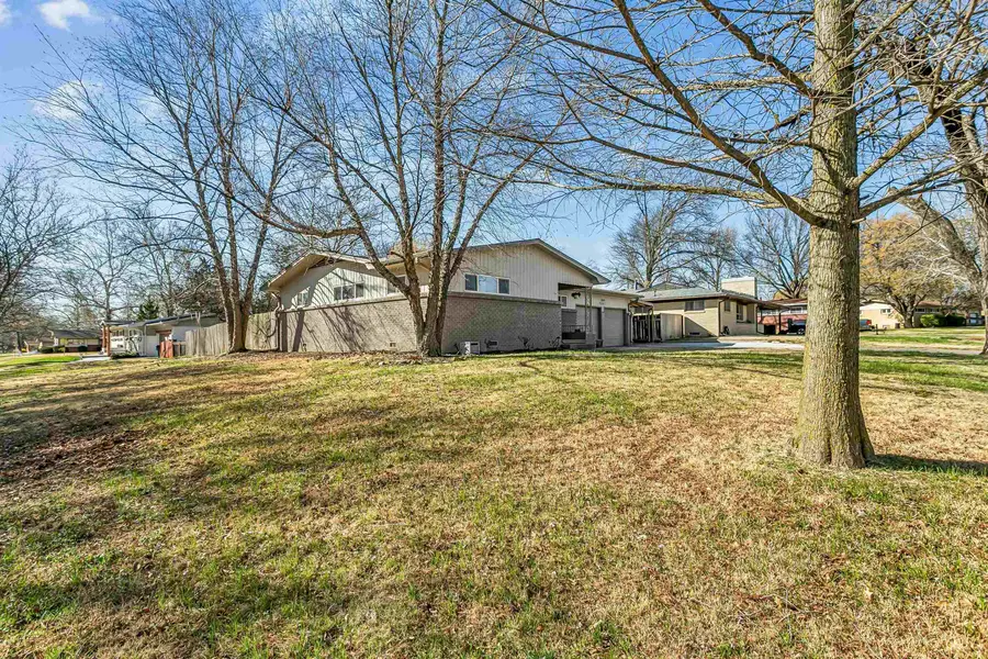 9801 W Hardtner Ave, Wichita, KS 67212 - #2