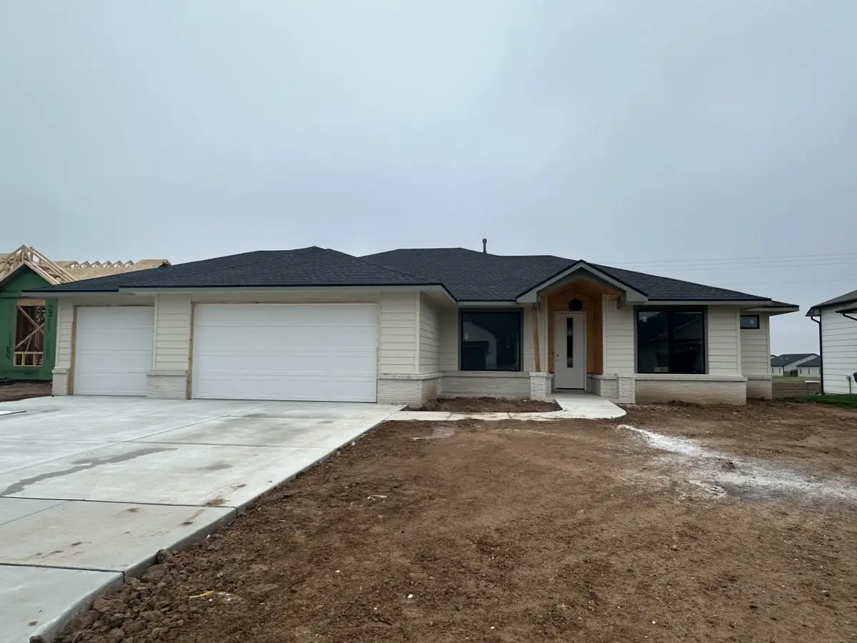 3137 Pine Grove Cir, Wichita, KS 67205 - #1