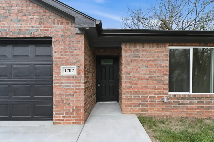1707 S Dodge Ave, Wichita, KS 67213 - #2