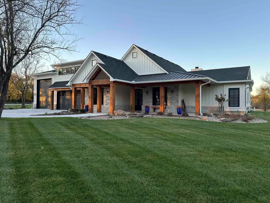 9040 N Isabelle St, Valley Center, KS 67147 - #2