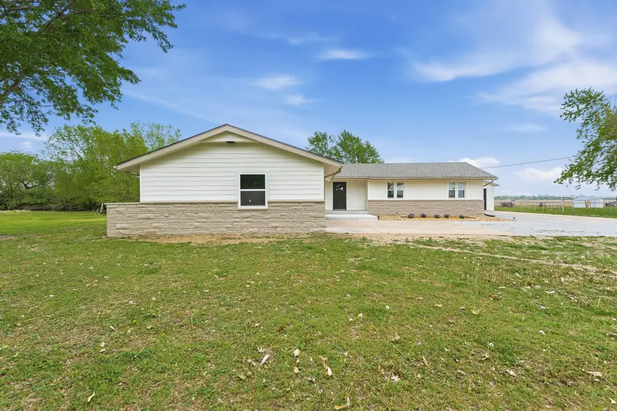 1418 N Meridian Rd, Peck, KS 67120 - #2