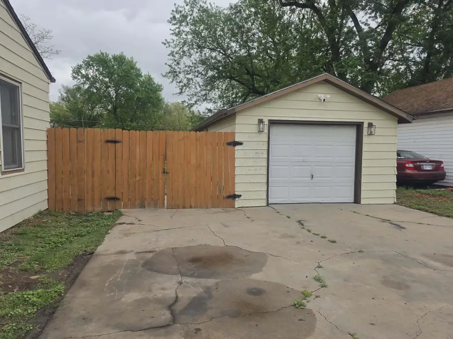 814 N Clara St, Wichita, KS 67212 - #2