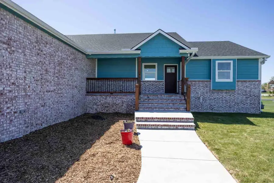 464 S Stoney Creek St, Clearwater, KS 67026 - #2