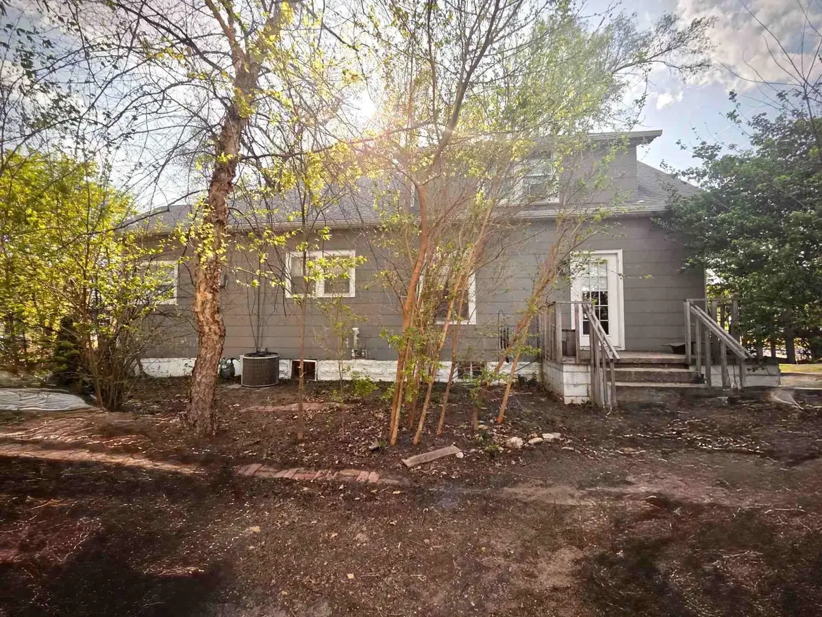 223 W 12th St, Newton, KS 67114 - #1